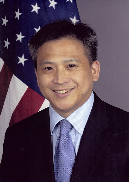 File:Dir-moy-portrait-high-resolution-1469x2073.jpg