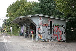 Дрезден, Am Trachauer Bahnhof 12 Wartehalle.JPG