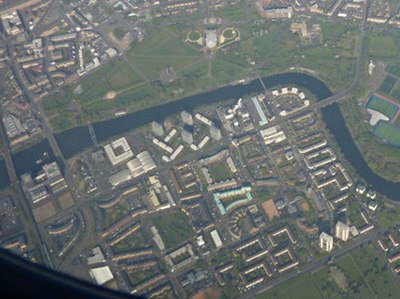 Aerial photo of Hutchesontown on the south bank of the River Clyde (with Calton and Glasgow Green on the north bank)