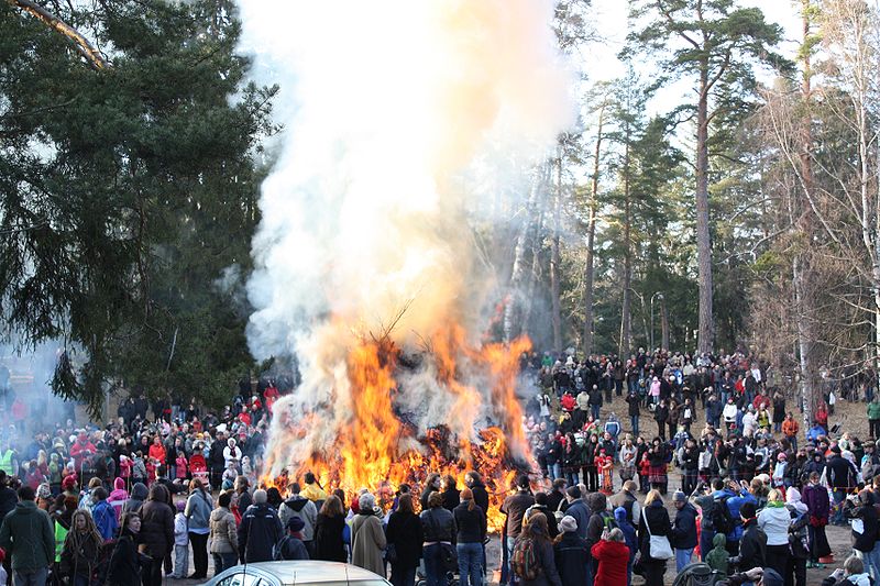 File:Easter bonfire IM5987 Kokko palaa C.JPG