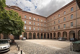 no 56-58 : la cour intérieure de l'ancien grand séminaire.