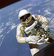 Primer paseo espacial estadounidense, ejecutado por el astronauta Ed White de la misión Gemini IV - 3 de junio de 1965.