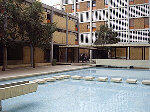 Edifici Santa Maria Micaela, piscina.jpg