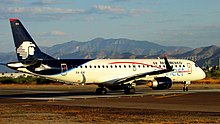 Aeronave de Aeromexico Connect en posición de despegue en el Aeropuerto de Torreón