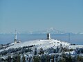 L'émetteur du mont Pilat en hiver, avec la vue sur le Mont Blanc