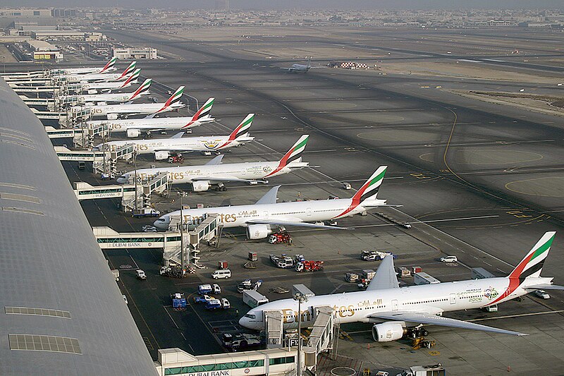 File:Emirates Boeing 777 fleet at Dubai International Airport Wedelstaedt.jpg