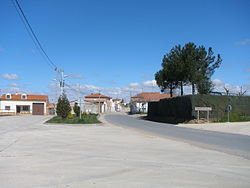 Entrada del pueblo de Tardáguila.jpg