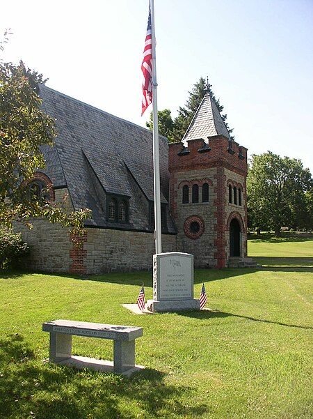 Entrance to Lakeview Cemetery