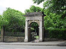 The entrance to the western extension was added in 1846. Entrance to St Nicholas' Graveyard and Garden of Rest, Brighton (IoE Code 480633).jpg