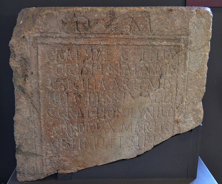 File:Estela funerària romana, Benaguasil, Museu De Prehistòria de València.JPG