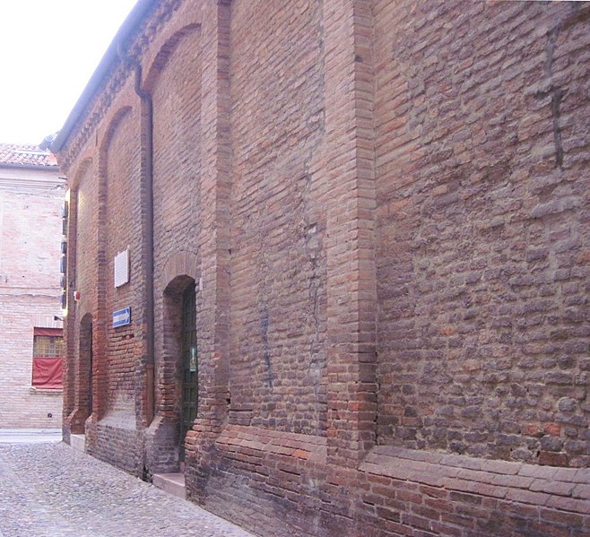 File:Ex chiesa di San Pietro - Ferrara 04.jpg