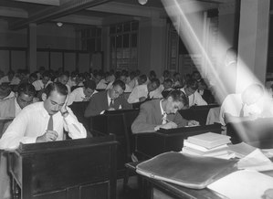 Students at the Rio Branco Institute, in 1947. Exame do curso de preparacao a carreira diplomatica no Instituto Rio Branco.tif