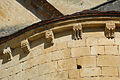 Abteikirche, Traufgesims, südl. Querhauskapelle, Kragsteine