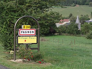 Fagnon (Ardennes) city limit sign.JPG