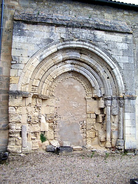 File:Faleyras Église Saint-Gervais-Saint-Protais 06.jpg