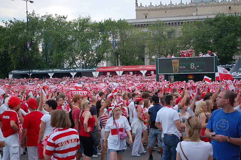 File:Fanzone Warschau Polen-Cz DSC 1808.JPG