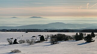 Fernsicht im Mittelgebirge aus der Rhön bis zum Fichtelgebirge in 138 km Entfernung