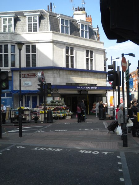File:Finchley Road Underground Station, Finchley Road NW6 - geograph.org.uk - 2101790.jpg