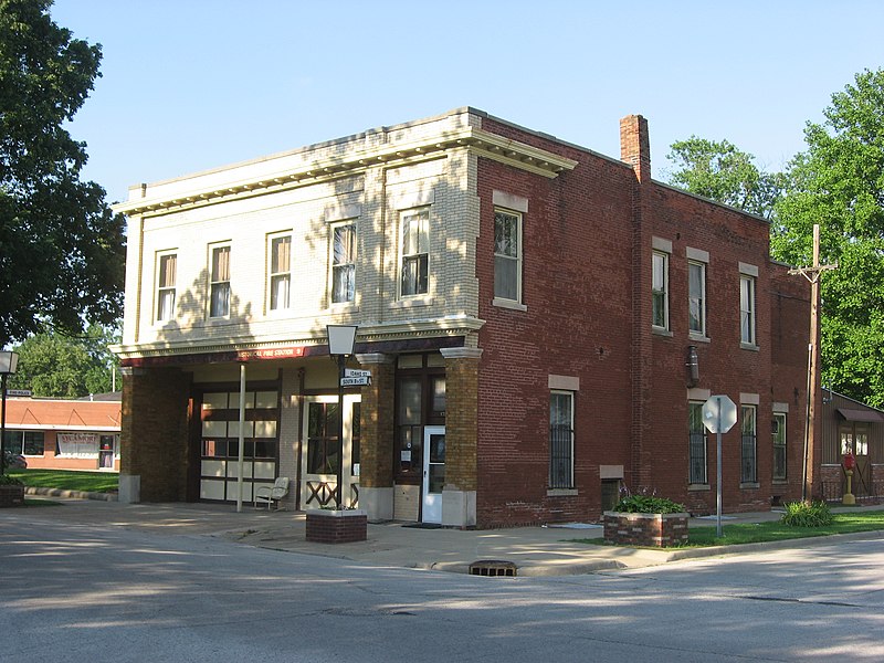 File:Fire Station 9 in Terre Haute, southwestern angle.jpg