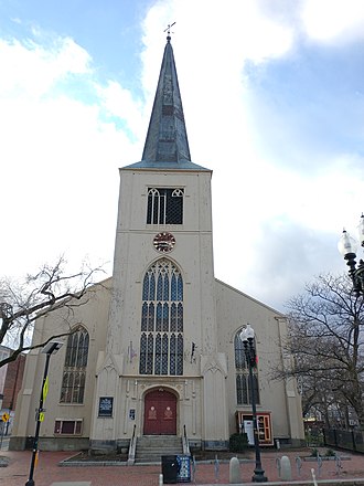 The First Parish Unitarian Universalist Church in Harvard Square, where the coffeehouse is located. First parish Cambridge MA.jpg