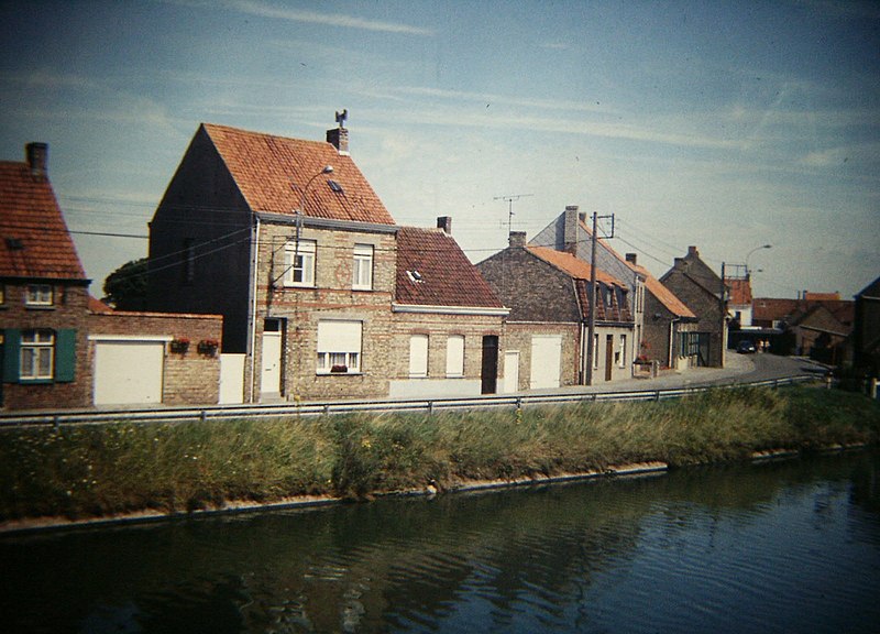 File:Flanders Village on Canal (9811774993).jpg