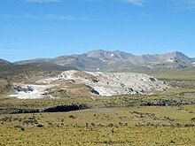 Cantera de yeso de la formación Auquilco (Jurásico superior) cerca de los Castillos de Pincheira, Malargüe.