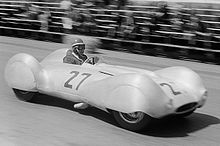 Arthur Rosenhammer in einem EMW Rennsportwagen (1954)