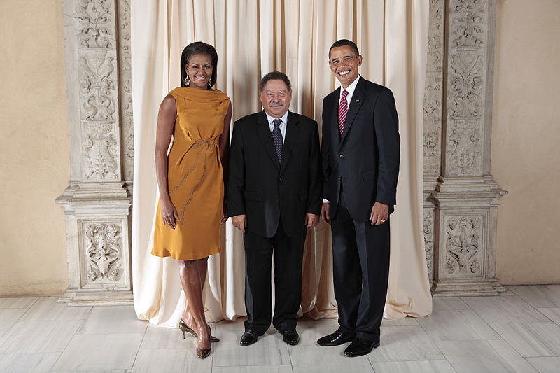 File:Fradique Bandeira Melo de Menezes with Obamas.jpg