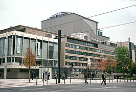 Frankfurt am Main, Neue Oper und Märchenbrunnen.jpg