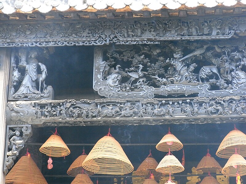 File:GD Guangdong Sanshui 蘆苞祖廟 chinese temple Incense coils July-2012.JPG