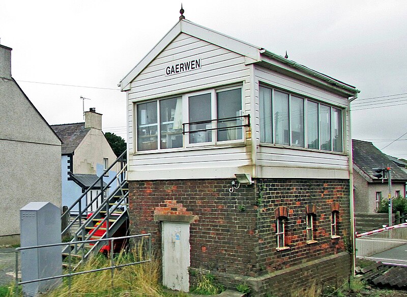 File:Gaerwen Signal Box from West 21.08.2016.jpg