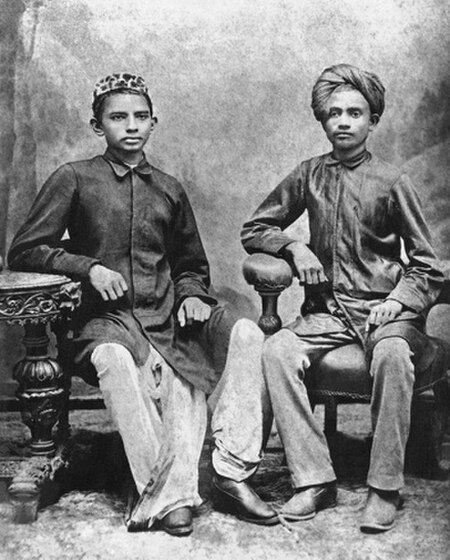 Tập tin:Gandhi and Sheikh Mehtab.jpg