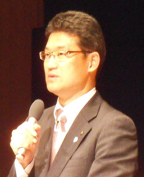 File:Governor Miyazaki Syunji Kouno. In the case of a symposium of the Kojiki, I photographed it at Meiji university.jpg