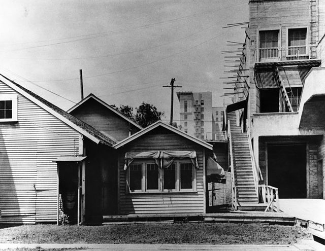 Lasky's original studio (a.k.a. "The Barn") as it appeared in the mid-1920s. The Taft building, built in 1923, is visible in the background.