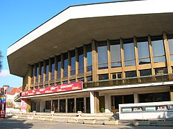Győr 2 - nemzeti színház.jpg