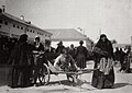 Hahn, K.E. - Pilger, die in der Hoffnung auf Heilung zum Kloster kommen. Serafim-Sorovski (1) (Zeno Fotografie).jpg