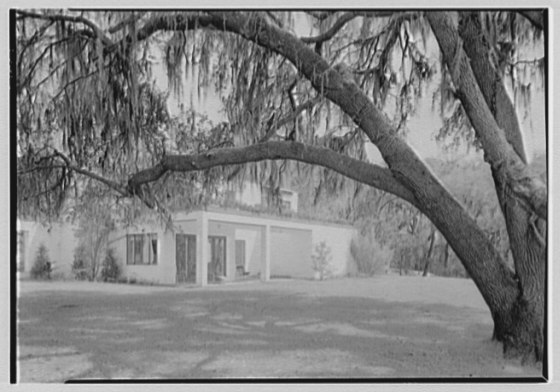 Файл:Henry R. Luce, Mepkin Plantation, residence in Moncks Corners, South Carolina. LOC gsc.5a02863.tif