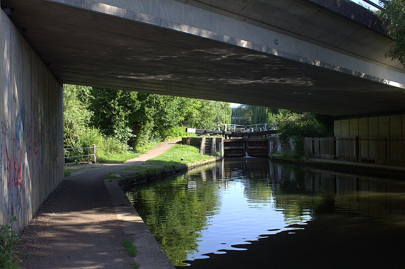 File:Home Park Lock - geograph.org.uk - 5432266.jpg