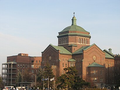 How to get to Hôpital du Sacré Cœur de Montréal with public transit - About the place