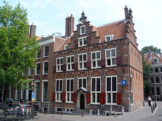 <span class="mw-page-title-main">Huis aan de Drie Grachten</span> 17th C. canal house in Amsterdam