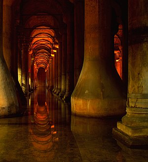 Istanbul Basilica Cistern 2009.JPG