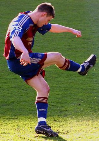 Milner taking a free kick for Newcastle United in 2007