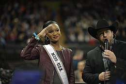 Joint Base McGuire - Dix - Garda de Onoare a Forțelor Aeriene Lakehurst se desfășoară la Asociația Profesională a Riderilor de la Madison Square Garden 170106-Z-SV144-006.jpg