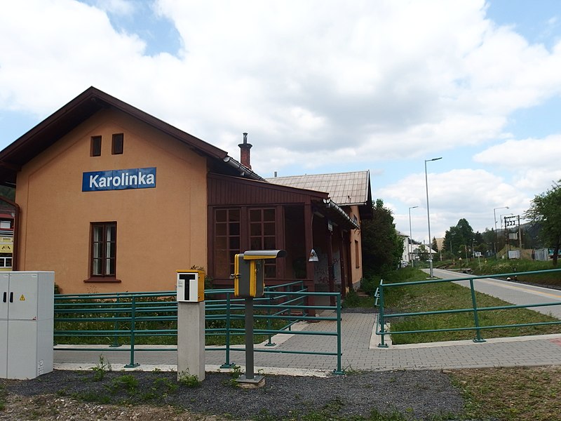 File:Karolinka, nádraží (3).jpg