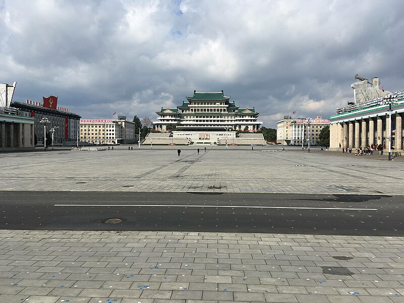 File:Kim Il-sung Square 2.jpg