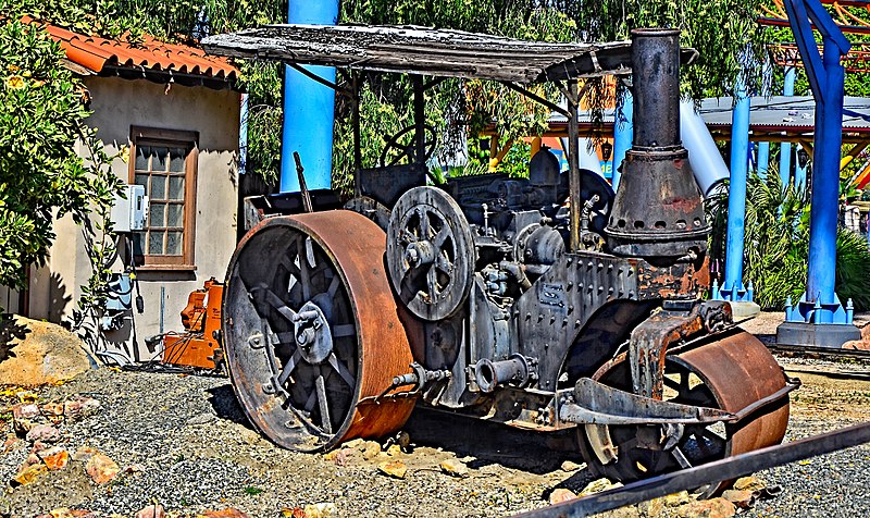 File:Knott's Berry Farm (24998324961).jpg