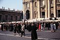 De Concilievaders betreden in processie de Sint-Pietersbasiliek bij de opening van het Concilie