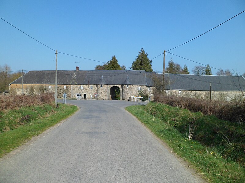 File:La Haye-Bellefond - Château de la Cour.JPG