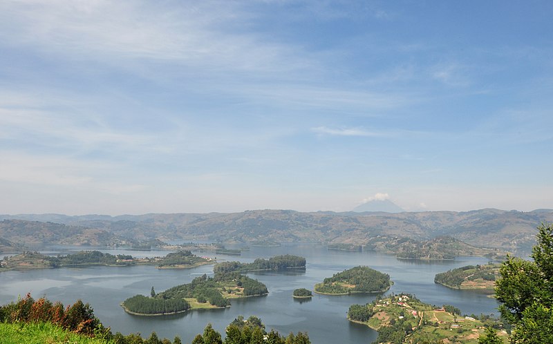 File:Lake bunyonyi Islands 04.jpg