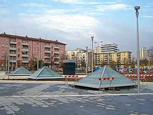 Lamarmora stazione metro lucernari 20121201.JPG